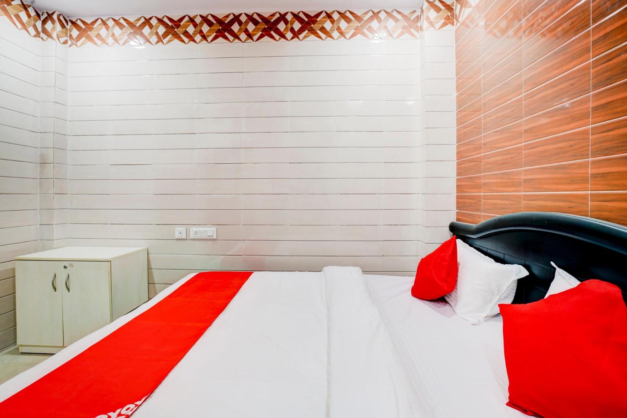 Hotel O Aroma Classic Near Nampally Main Railway Station Hyderabad Bagian luar foto